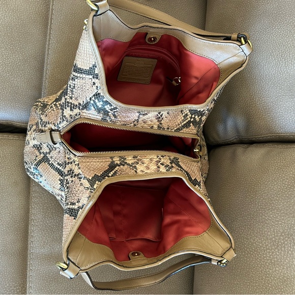 Coach Tan and Black Shoulder Bag with Elegant Design - Picture 5 of 5